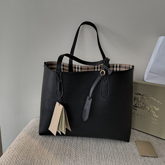 Burberry black/plaid Haymarket reversible tote. Approx H 11 1/2 x W 16 x 4 D - Picture 2 of 8